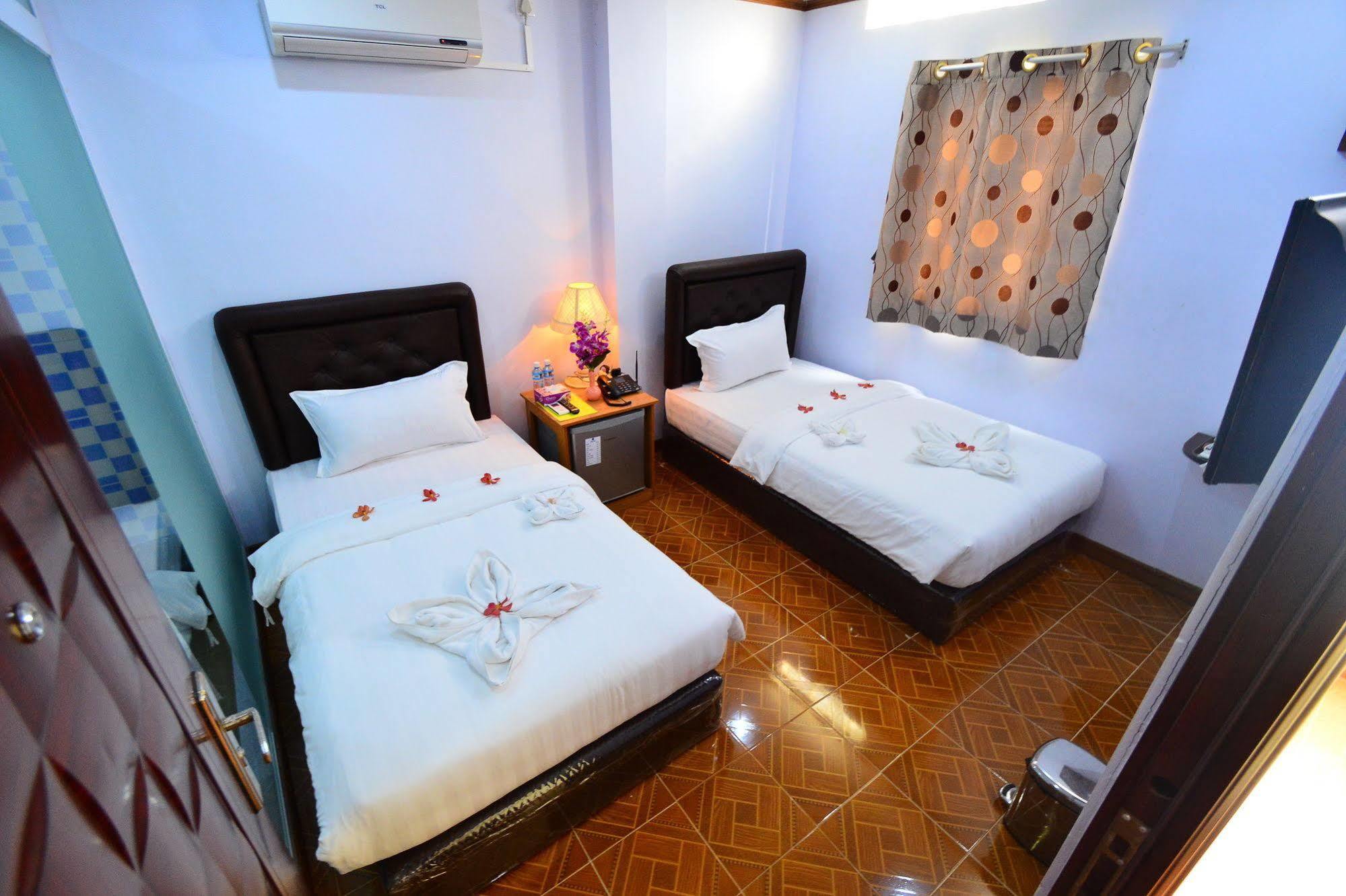 Woodland Hotel Rangun Zewnętrze zdjęcie
